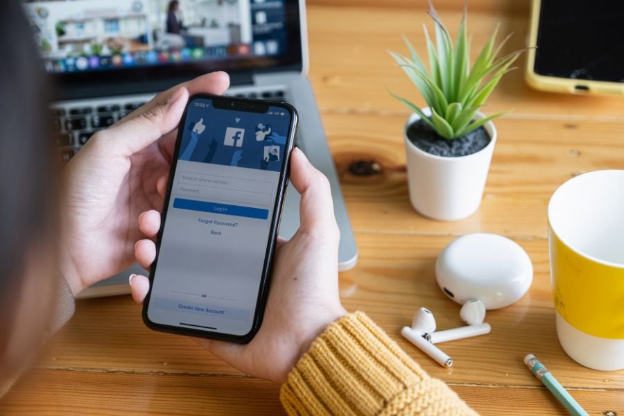 how-to-make-money-on-facebook-featured